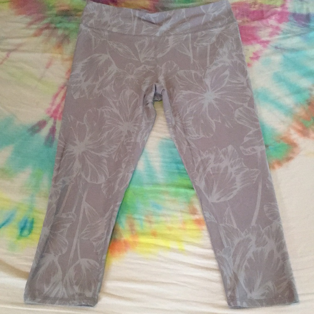 NWOT Fabletics floral leggings L